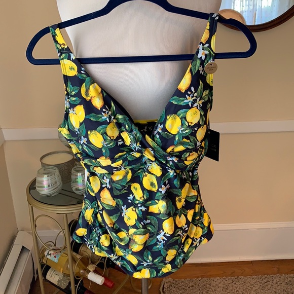 Other - NWT Tankini Swimsuit Top Size 10 Adjustable Cup